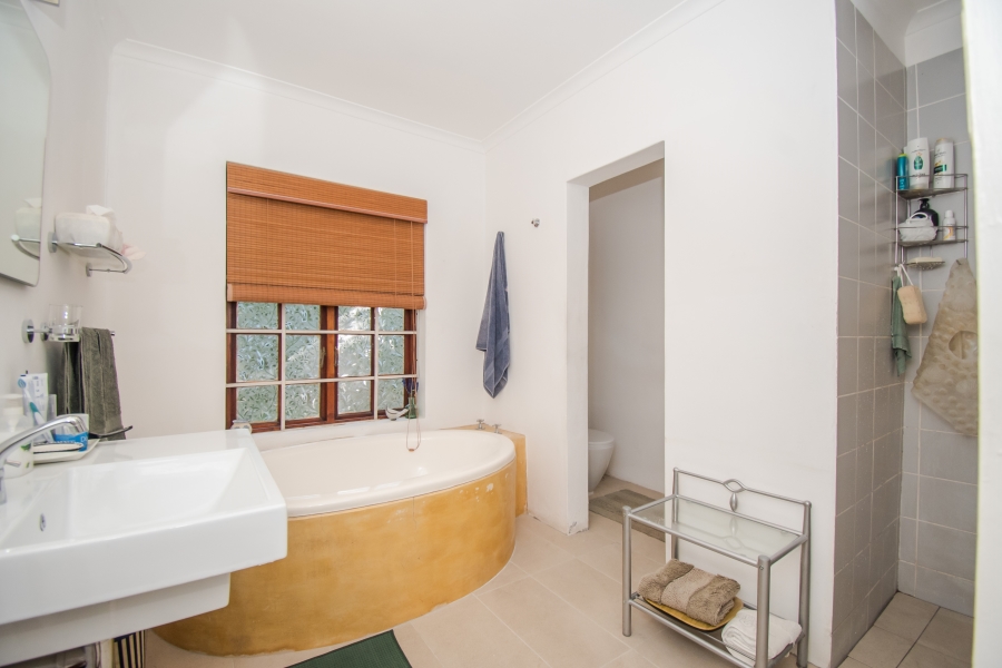 4 Bedroom Property for Sale in Roundhay Western Cape